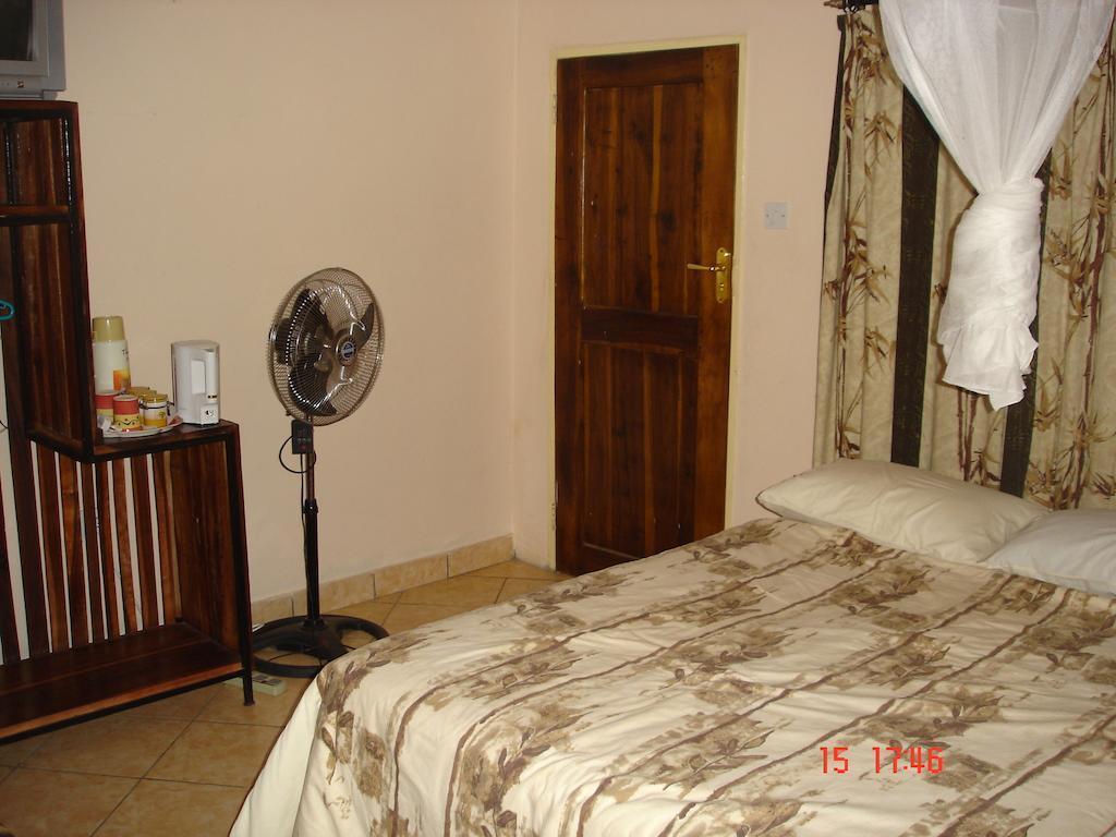 The Stone Guest House Лівінґстон Номер фото